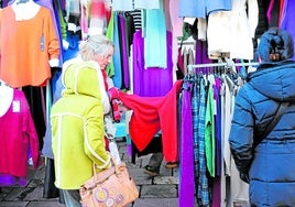 Imagen de archivo de un mercadillo de venta ambulante.
