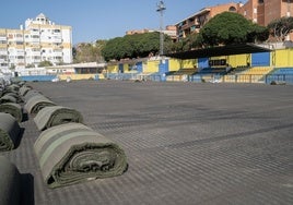 Preparativos para la sustitución del césped en el estadio bautizado en honor al internacional de Arroyo de la Miel.