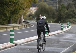 Indemnizan con casi 74.000 euros a una ciclista que sufrió graves lesiones al caerse por el mal estado de la carretera