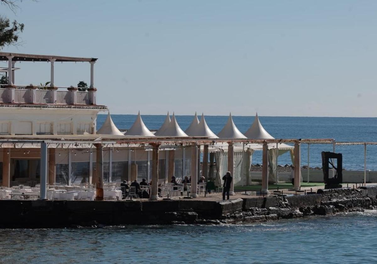 AVOI recauda fondos con un tardeo solidario en el Balneario el 6 de junio