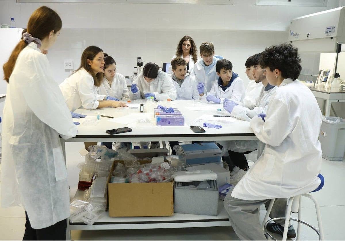 'Un alumno, un trabajo', proyecto pionero en la UMA para aumentar la inserción laboral en Biología y Bioquímica