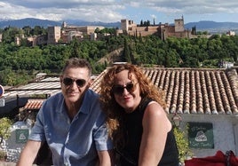 Juan y Yolanda en el mirador de San Nicolás poco antes del trágico suceso.