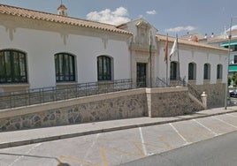Prende fuego de madrugada a un cortijo en Antequera con los inquilinos dentro: se despiertan por el olor a humo y a gasolina
