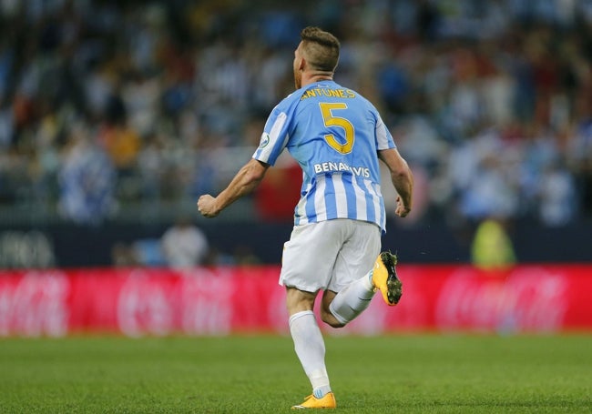 Antunes celebra un gol.
