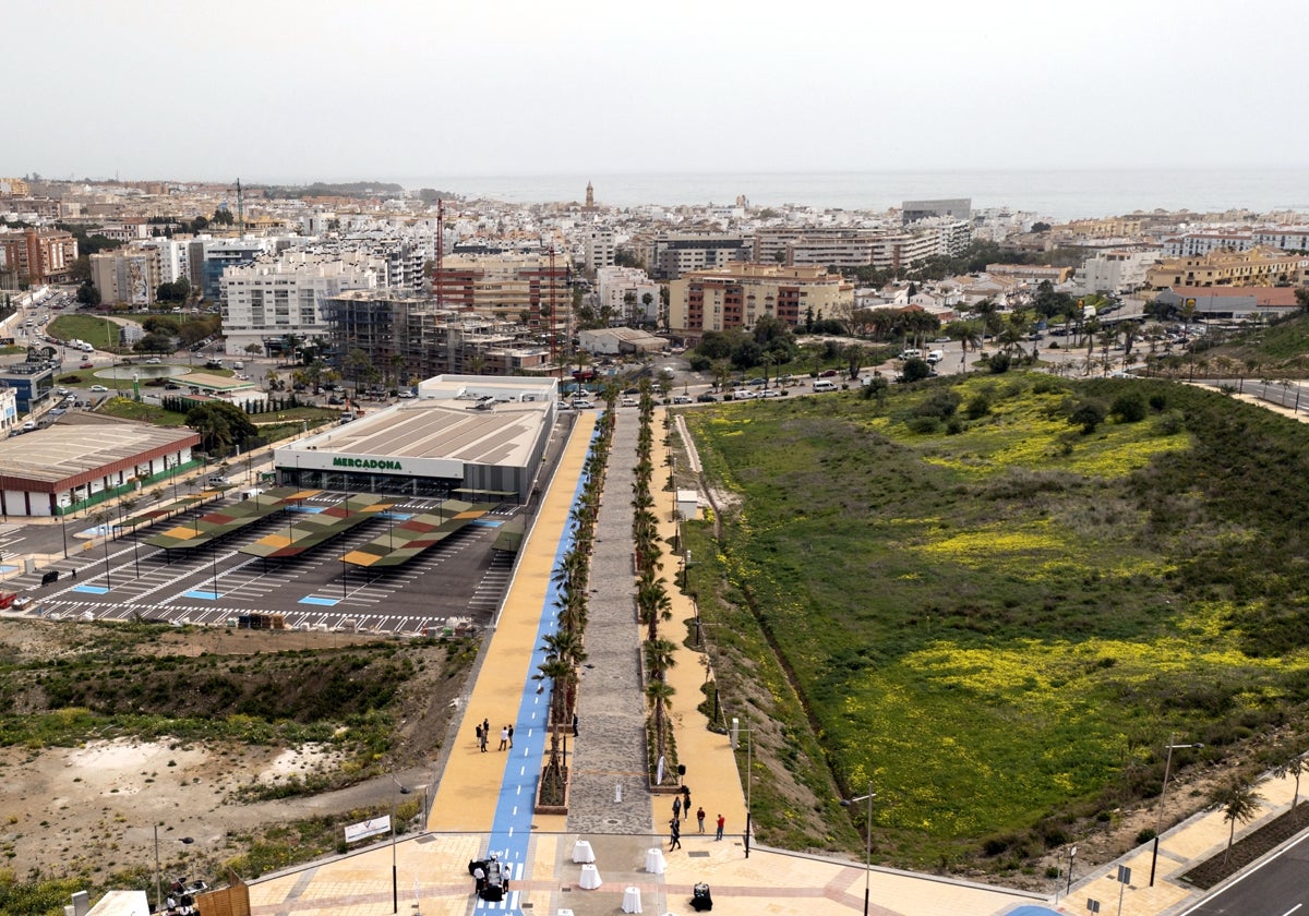 Imagen de la parcela donde irá ubicada la nueva piscina cubierta en Estepona.