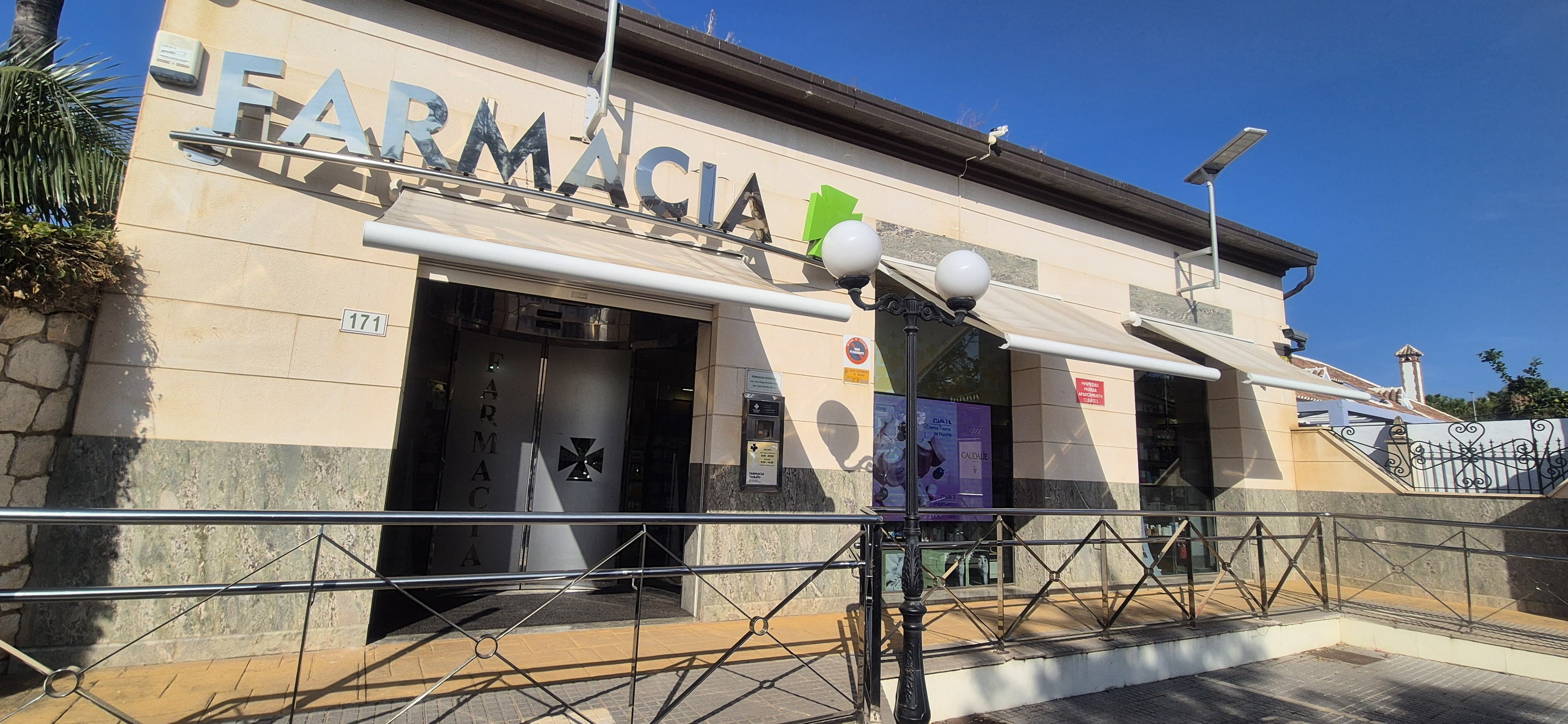 Imagen de la farmacia donde se produjo el atraco previa a la persecución policial