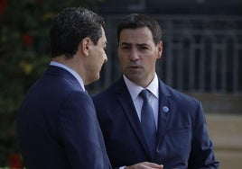 Juanma Moreno departe con el lehendakari, Imanol Pradales.