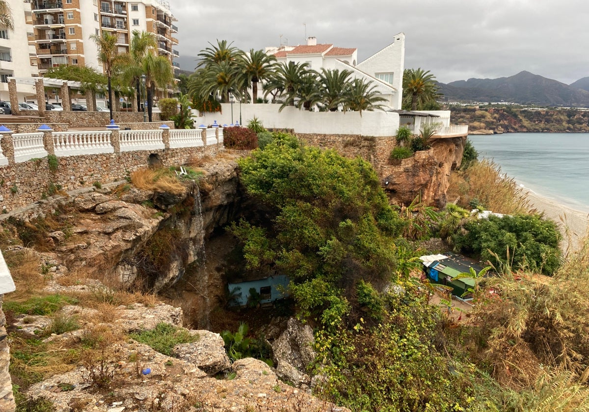 Imagen de archivo de la zona por donde cayó el vecino de Nerja de 43 años en la tarde de este pasado jueves.