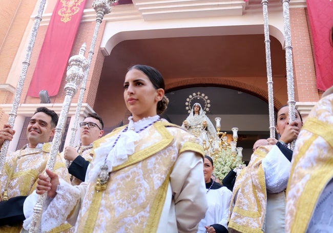 Momento de la salida de la Virgen del Rocío.