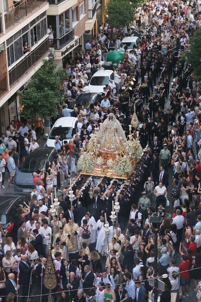 La Novia de Málaga subiendo la calle Victoria, antes de su encuentro con San Lázaro.