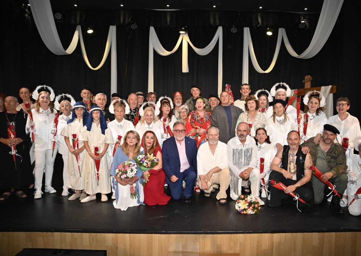 Imagen secundaria 1 - Revolución en Alhaurín de la Torre con un &#039;revival&#039; de &#039;Jesucristo Superstar&#039; con jubilados