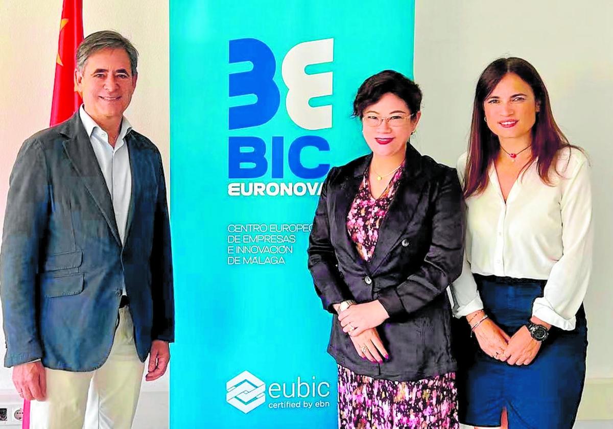 Álvaro Simón de Blas, Lucy Gan y Laura Calderón.