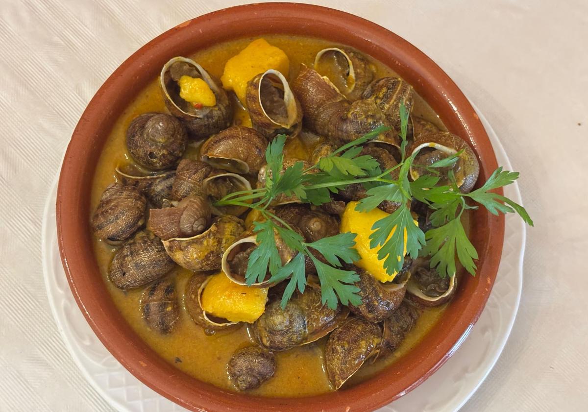 Imagen principal - Los caracoles que se comen como un plato de cuchara en Alhaurín de la Torre
