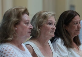 Paqui, Purificación y Loli García Caparrós, en la rueda de prensa en el Ayuntamiento de Málaga.