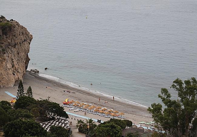 4. Playa de Cantarriján.