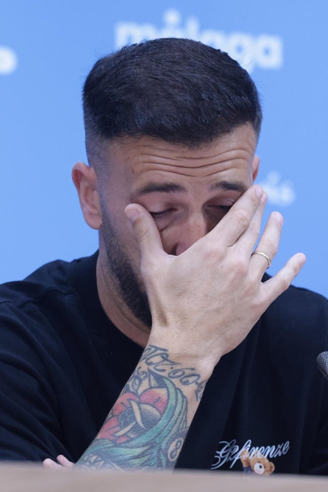 Dioni, emocionado en su comparencia.