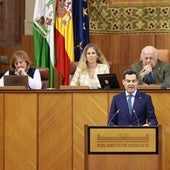 Juanma Moreno, durante su intervención en el pleno.