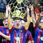 Ortega levanta el trofeo de la Champions en 2024.