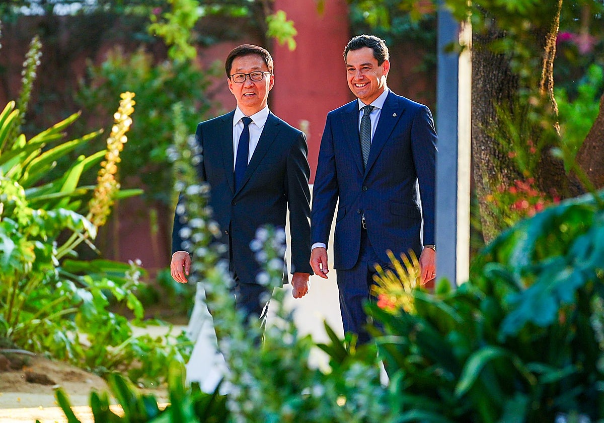 Juanma Moreno, el pasado jueves con el vicepresidente chino, Han Zheng.