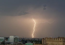 Vuelven las tormentas a Andalucía: dos provincias en aviso este domingo, con posible «granizo grande»