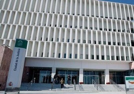 Piden 17 años de cárcel para un joven acusado de abusar de su primo y grabarlo en vídeo