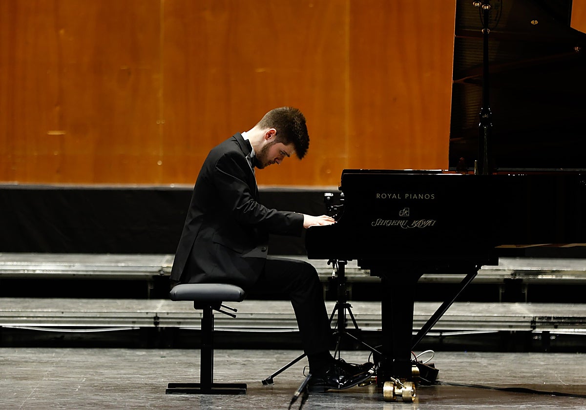 El pianista serbio Bogdan Dugalic, en el Teatro Cervantes.