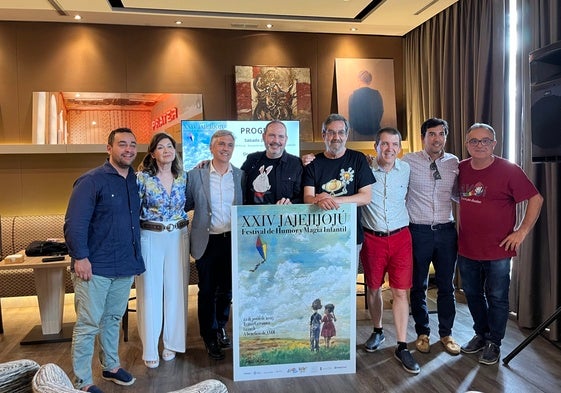 Miembros de la organización, patrocinadores y voluntarios de AVOI, durante la presentación en el AC Hotel Málaga Palacio.