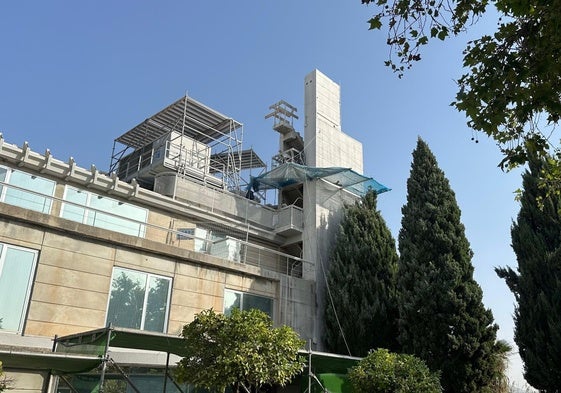 Estado en el que ha quedado la torre de comunicaciones de Canal Sur.