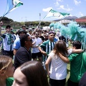 La invasión de campo en El Pozuelo tras el ascenso.