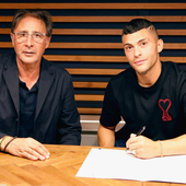 Loren Juarros y Rahmani, durante la firma del contrato de este el 29 de agosto.