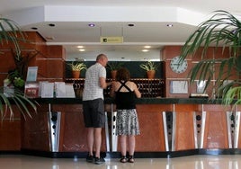 Protección de Datos advierte a hoteles y alojamientos que hacer copia del DNI o pasaporte de los clientes es ilegal