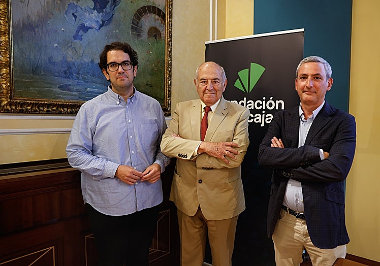 Alberto Gómez, José Antonio Marina y Enrique Gómez-Puig, antes de comenzar el encuentro.