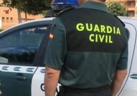 Atendidos una mujer y dos guardias civiles por inhalación de humo tras un incendio en Alhaurín el Grande