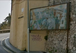 El mural 'Homenaje a Málaga', con signos de deterioro, cuando todavía estaba en la Subida a Gibralfaro.