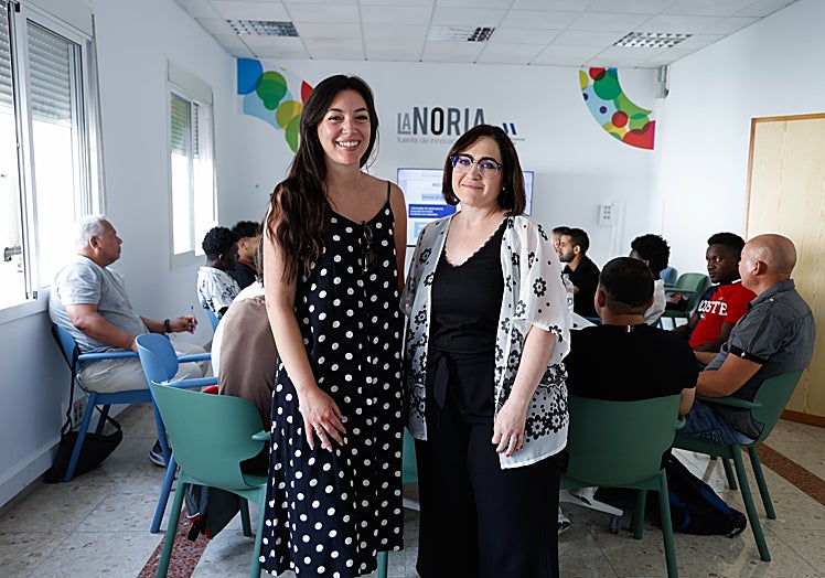 Nuria Pastor y Carolina Moreno, del área de inclusión laboral de Bancosol.