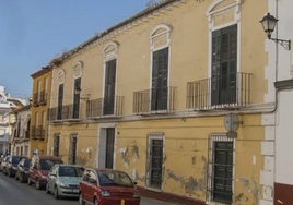 Imagen de la fachada del edificio, que está protegido por la Junta dentro del PEPRI.
