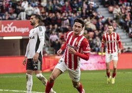 Dotor celebra un gol frente al Burgos, su primero con el Sporting.