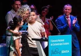Casti Campanario recogió el premio junto a los protagonistas del corto, Mónica y Martín.