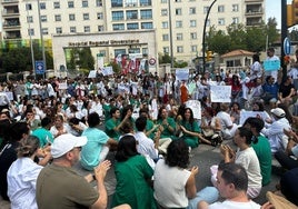 Imagen de la concentración de médicos del pasado 10 de junio en el Hospital Regional de Málaga.