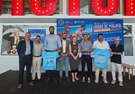 Foto de familia de la presentación, en la fábrica de Cervezas Victoria.