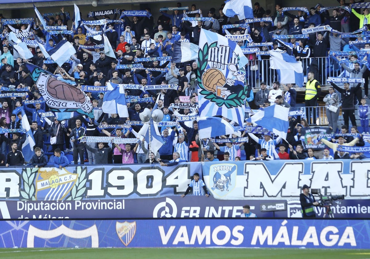 Aficionados del Málaga en la Rosaleda.