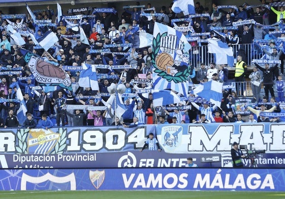 Aficionados del Málaga en la Rosaleda.
