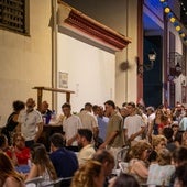Ambiente en el centro de Arroyo de la Miel la noche de San Juan.