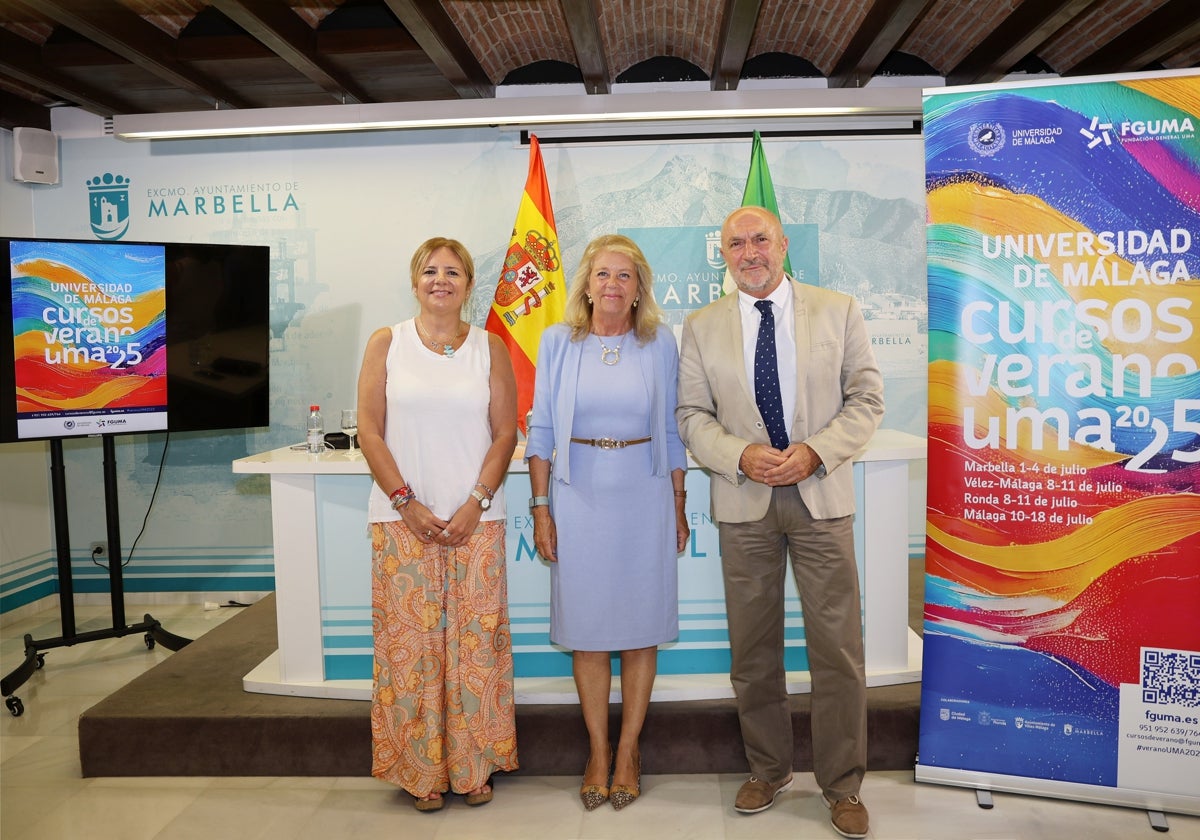 La alcaldesa de Marbella, Ángeles Muñoz, ha presentado los cursos.