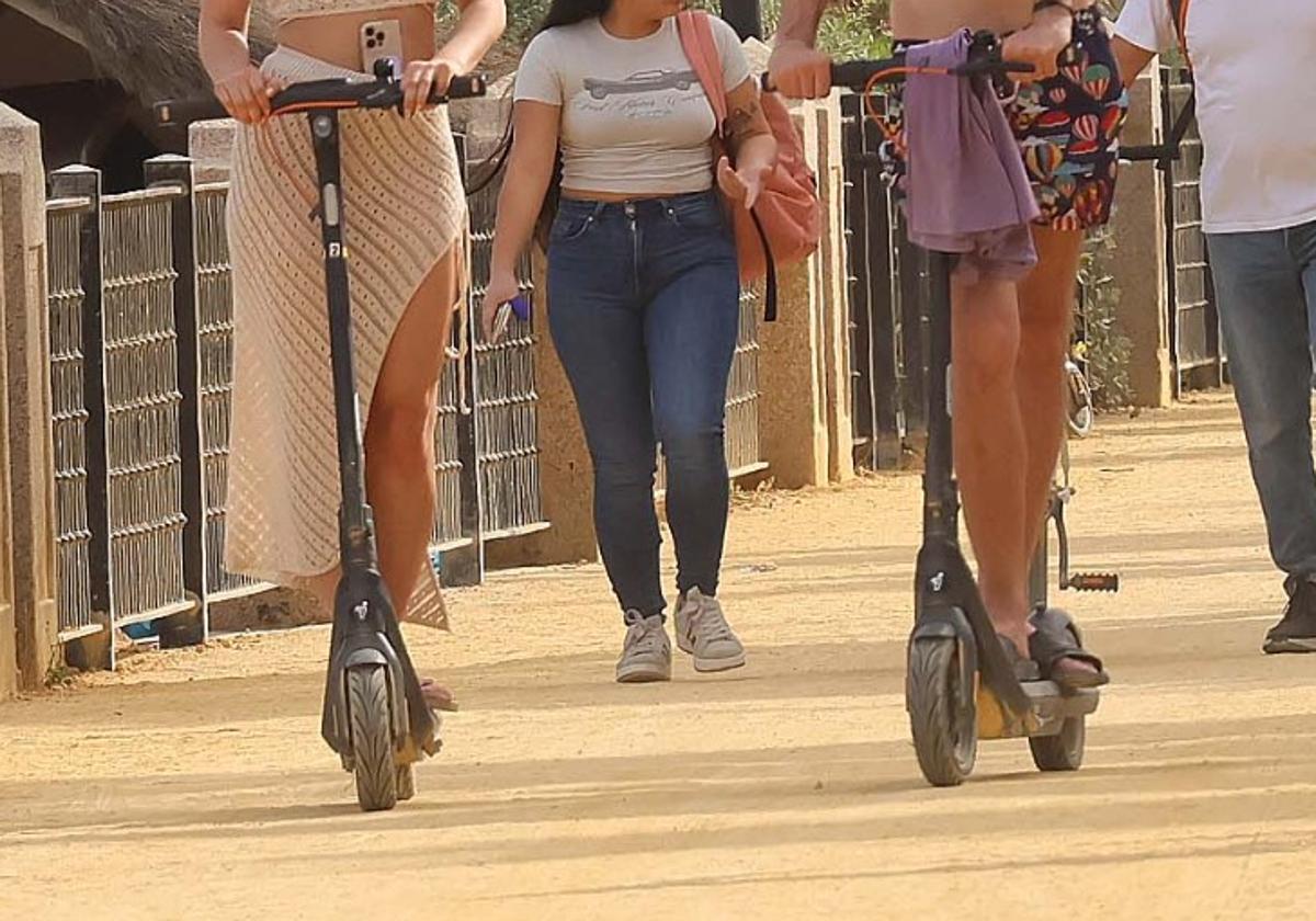 Los patinetes tendrán el horario limitado para circular por ciertos tramos del Paseo Marítimo.