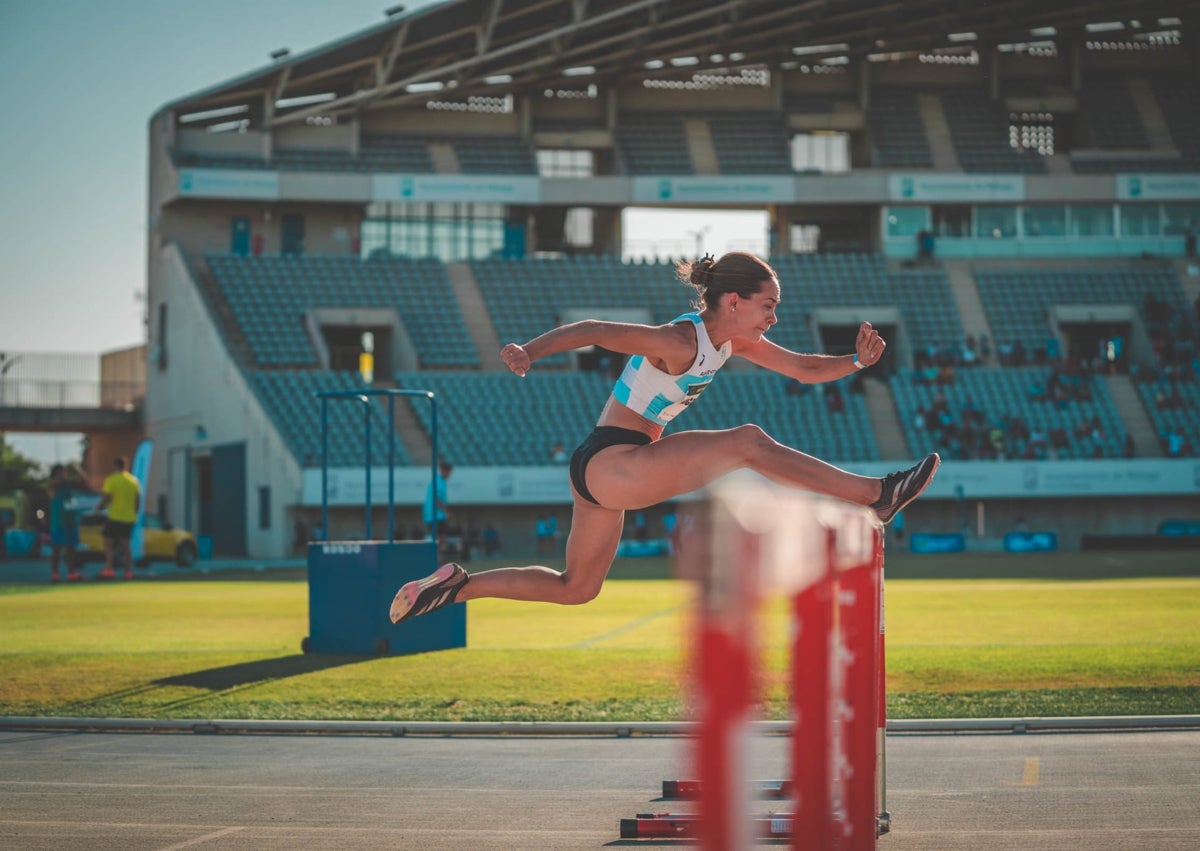 Imagen secundaria 1 - El atletismo de élite vuelve a encandilar al público malagueño