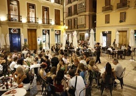 Los andaluces recortaron en restaurantes y ocio para pagar vivienda y comida