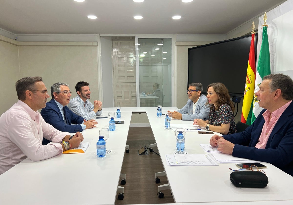Reunión de trabajo para el desarrollo del proyecto en Bezmiliana.