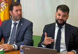 A la izquierda, el delegado de Economía, Hacienda y Fondos Europeos, Antonio García Acedo, junto al director general de Patrimonio, Joaquín Gallardo.