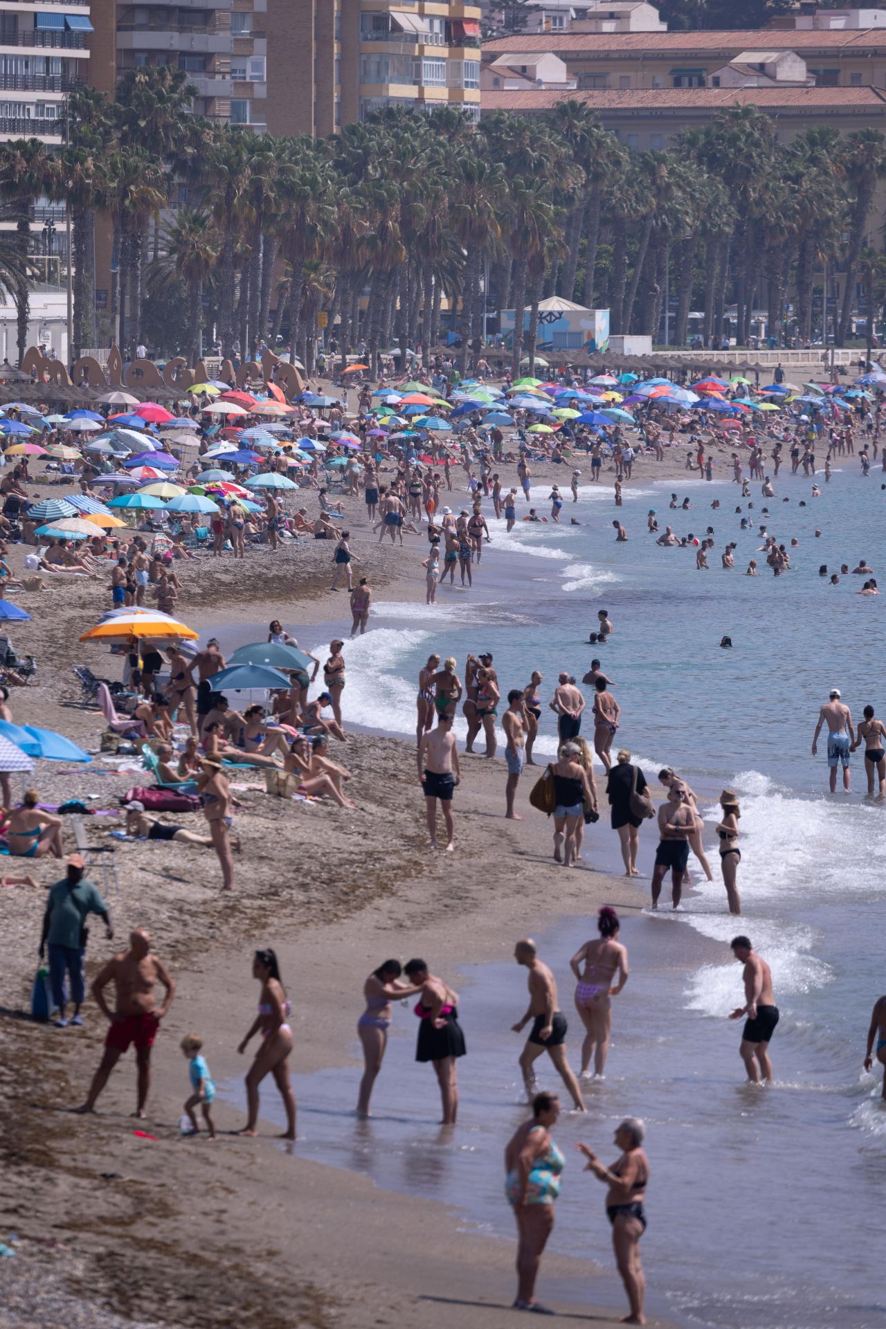 Así afronta Málaga la primera ola de calor del verano en España